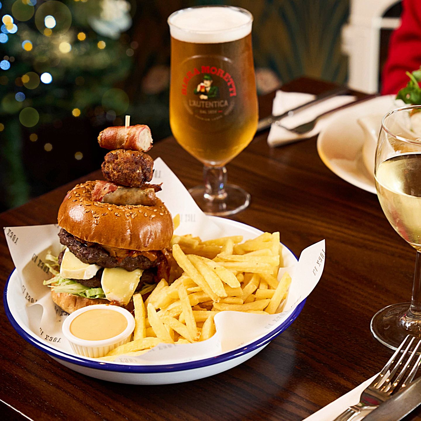 Festive Lunch & Dinner at The Honey Bee in Aylesbury